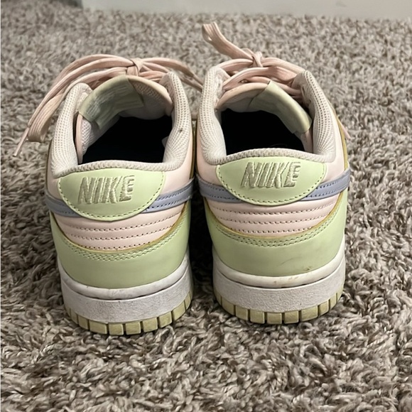 Women’s Nike dunks size 9 - Picture 4 of 4